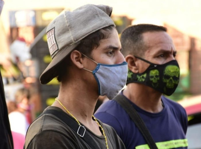 Los trabajadores cumplen con los protocolos de bioseguridad.