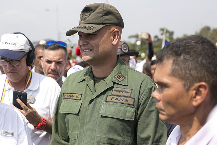 Militares venezolanos desertaron a territorio colombiano.