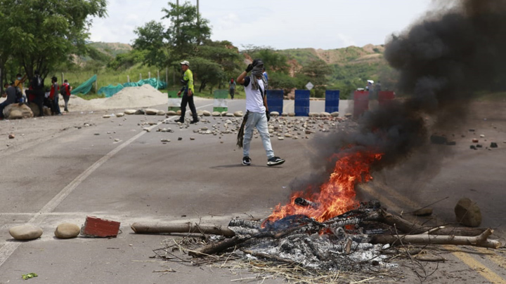 Manifestantes prendieron fuego para bloquear 