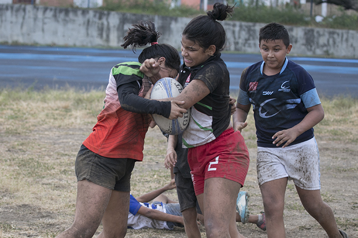 Nikole Valderrama, 13 años, quiere seguir los pasos de su hermana, una ávida jugadora del club Carboneros. Foto: @juanpcohen