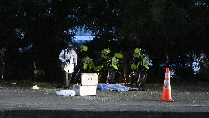 Una mujer de 56 años falleció cuando pasaba por el lugar