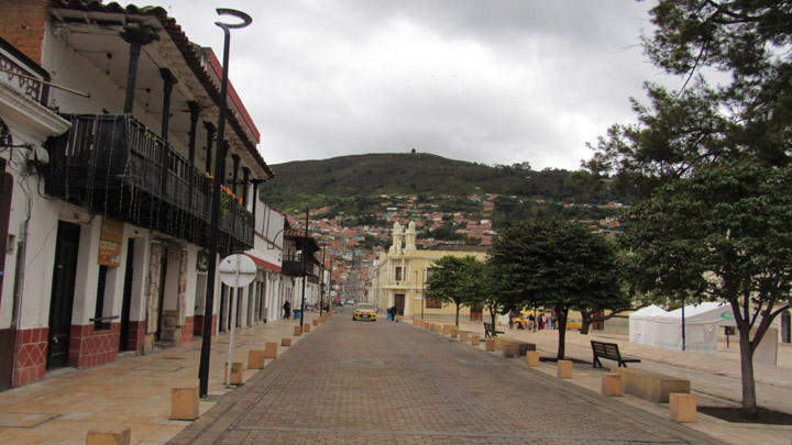 Carrera 5 y parque Águeda Gallardo.