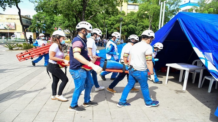 Los 'heridos' fueron atendidos por integrantes de la Cruz Roja./Foto: Alcaldía de Cúcuta-Simulacro-Municipal