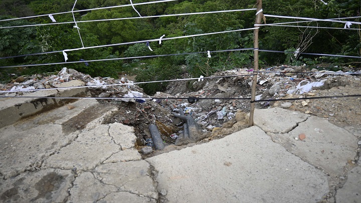 Aproximadamente 30 casas están en riesgo. / Foto: Jorge Gutiérrez / La Opinión 