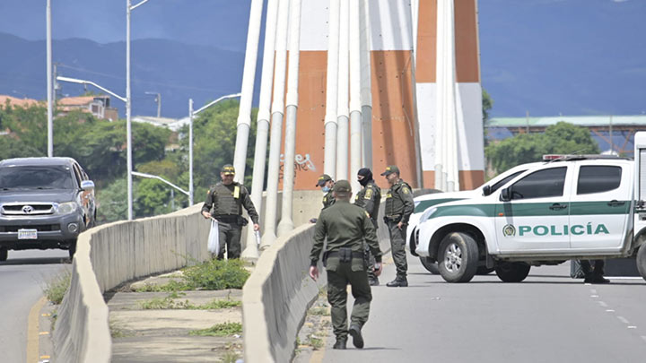 Las autoridades confirmaron que no había un paquete con explosivos./Foto: Jorge Gutiérrez - La Opinión