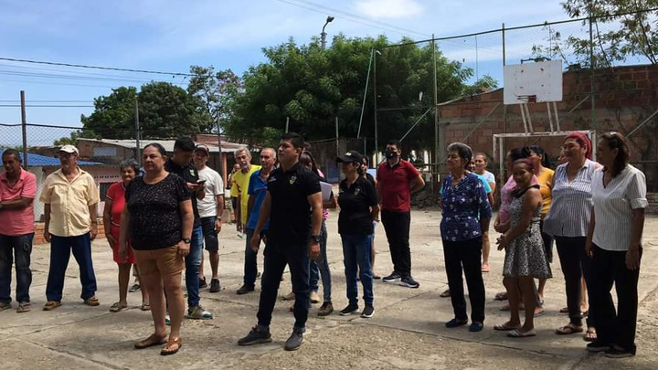 Habitantes del barrio se unieron para pedir la recuperación de la cancha. 