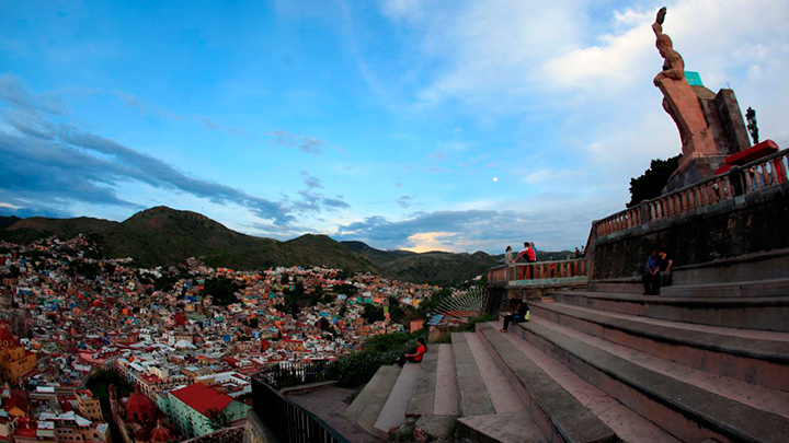 Tiene miradores para poder disfrutar de la belleza de su panorámica.