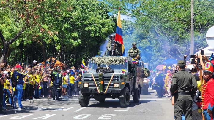 Un imponente desfile militar disfrutaron los cucuteños 