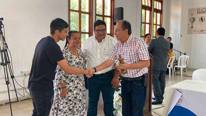 Premio al Mérito Periodístico - Ángel Romero. 