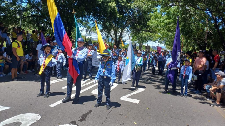 Desfile con presencia Scout