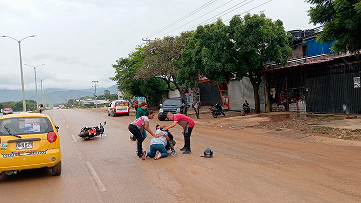 Los accidentes de tránsito también hicieron parte de la jornada. Este hecho ocurrió en la Autopista Internacional./Foto: Orlando Carvajal-La Opinión