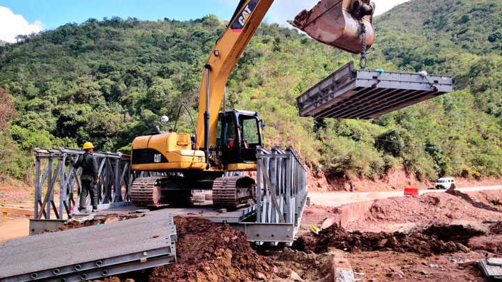 En condiciones climáticas difíciles les toca actuar a los ingenieros militares./ Fotos Cortesía Comando de Ingenieros del Ejército. 