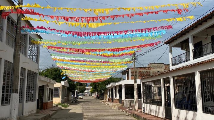 Otra de las calles acondicionadas para esta época decembrina. / Foto: Nicolás Mojica. 