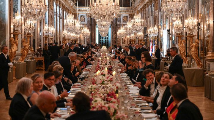 Francia-Banquete estatal en el Palacio de Versalles, al oeste de París, el 20 de septiembre, durante la visita de estado del rey Carlos III y su esposa, la reina Camilla.