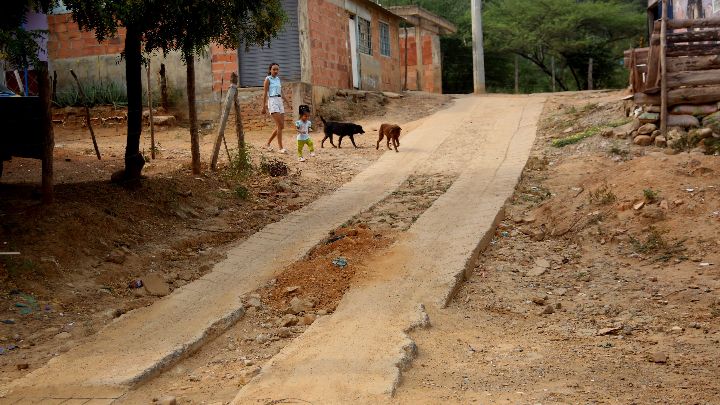 En María Teresa no conocen el pavimento para sus vías.