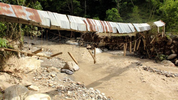 Según el balance preliminar de la administración municipal de Arboledas, 12 puentes hamaca fueron destruidos por la avalancha. / Foto: Carlos Eduardo Ramírez / La Opinión 