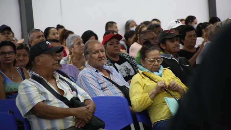 Desde el próximo mes, los afiliados podrán solicitar la cita para reclamar medicamentos de forma virtual. / Foto: Carlos Ramírez / La Opinión 