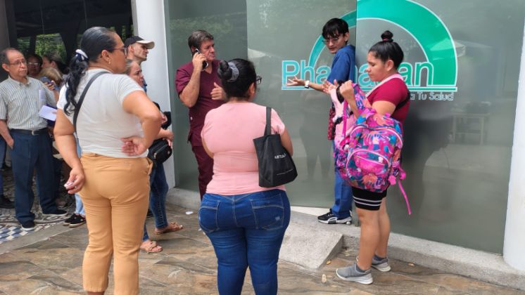 En la sede de Los Caobos, mujeres con niños y personas en condición de discapacidad no estaban siendo atendidos prioritariamente. / Foto: Deicy Sifontes / La Opinión 