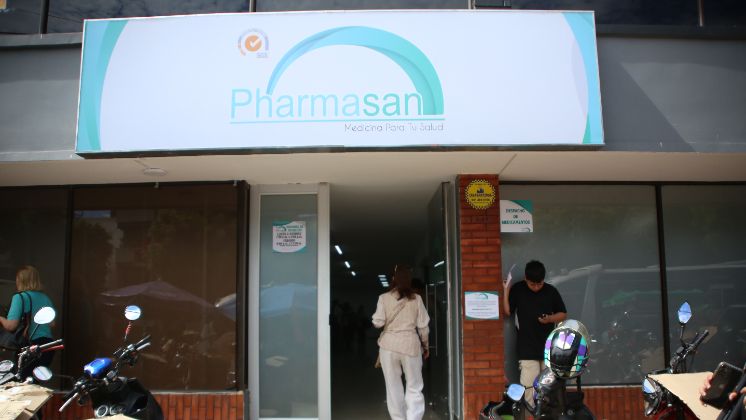 Las sedes de Pharmasan atienden de lunes a viernes, desde las 7:00 de la mañana hasta las 5:00 de la tarde y los sábados, de 8:00 de la mañana hasta la 1:00 de la tarde. / Foto: Carlos Ramírez / La Opinión