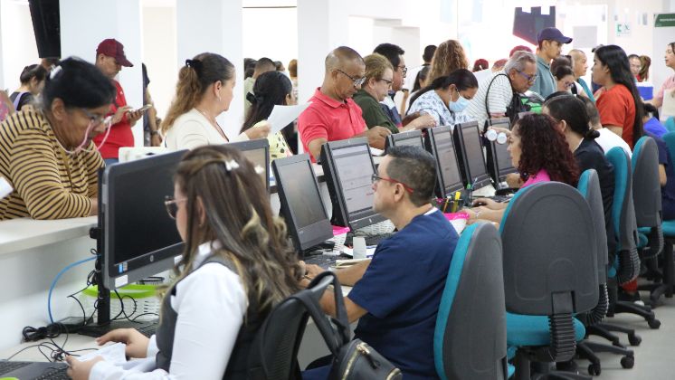 La sede principal está ubicada en la Diagonal Santander. Allí hay disponibilidad de 26 módulos para atender a 1.500 personas por día. / Foto: Carlos Ramírez / La Opinión 