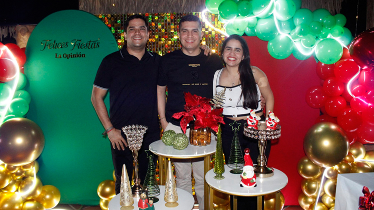 Christian Antonio Llinás, director administrativo; Johan Peñaranda y Jessica Sánchez.