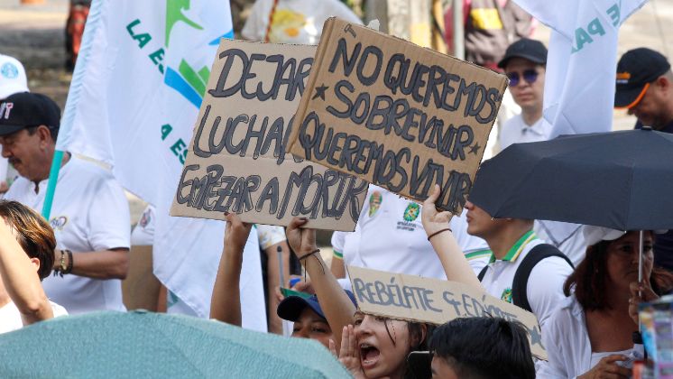 Varios jóvenes también se sumaron a la jornada, pidiendo las garantías en el derecho a la educación. / Foto: Stefany Peñaloza / La Opinión 