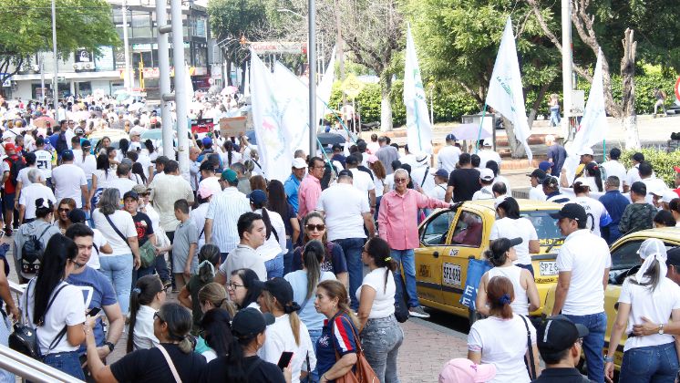 La movilización fue convocada a nivel nacional, por lo que en otros puntos del país también hubo marchas, así como en otros municipios de Norte de Santander. / Foto: Stefany Peñaloza / La Opinión 