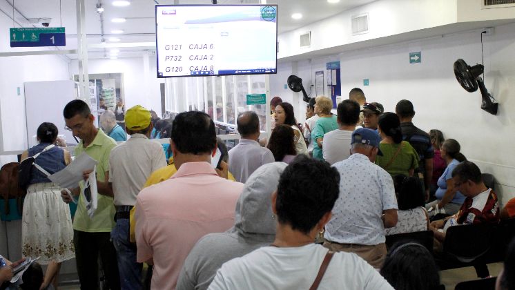 Pacientes de la Nueva EPS reclaman que les entreguen los medicamentos en los tiempos estimados. / Foto: Stefany Peñaloza / La Opinión