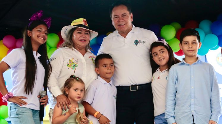 Gobernador y esposa, la gestora social Cecilia Soler