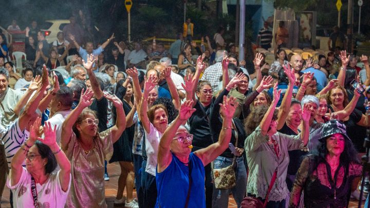 La alegría invade las Veladas Culturales cada viernes al caer la tarde/Foto: Cortesía