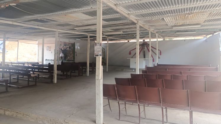 El párroco de la iglesia explicó las razones del debilitamiento del talud