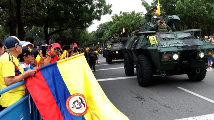 Alrededor de 40 vehículos militares fueron presentados en el desfile.