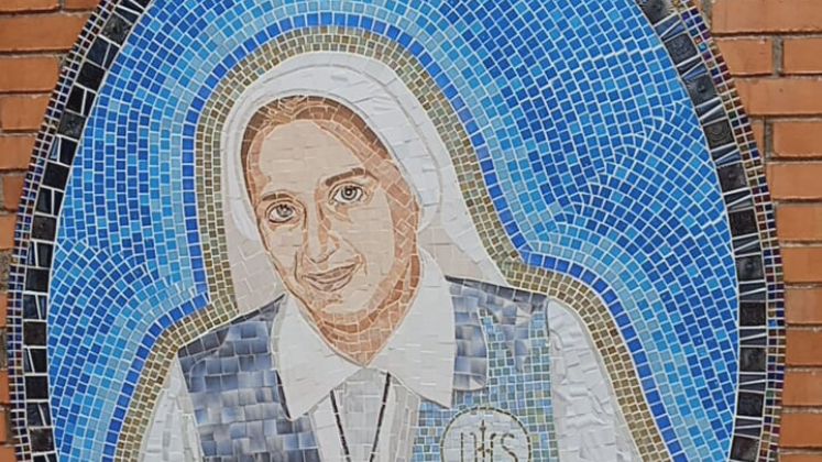 Sus obras varían desde paisajes, hasta retratos e imágenes religiosas.