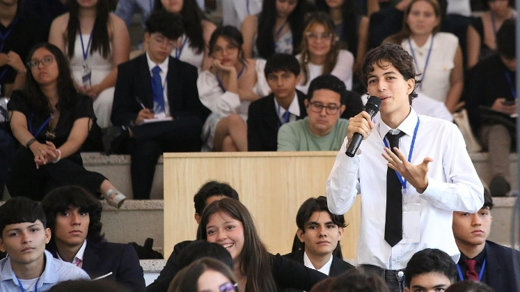 Los estudiantes tomaron la palabra para hacer preguntas.