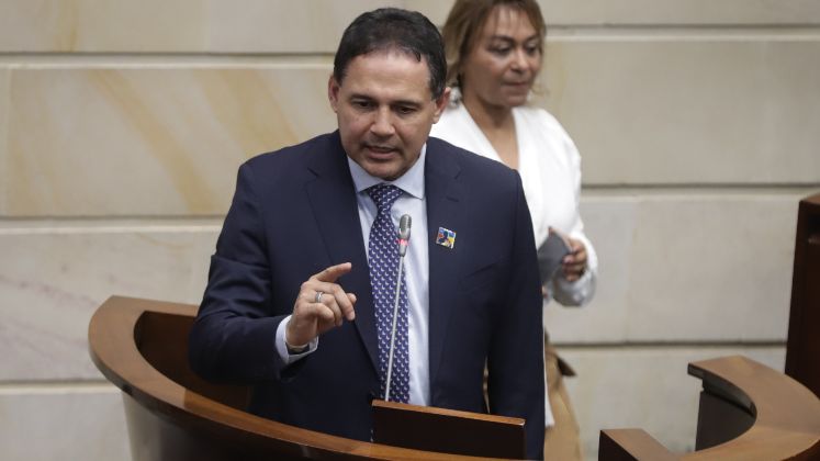 Presidente del Senado ofrece excusas por acto religioso en la posesión de De la Espriella