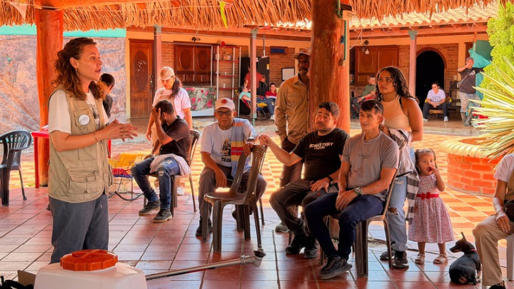 Entrega de capitalización a Bufapaz. Foto: Ayuda en Acción