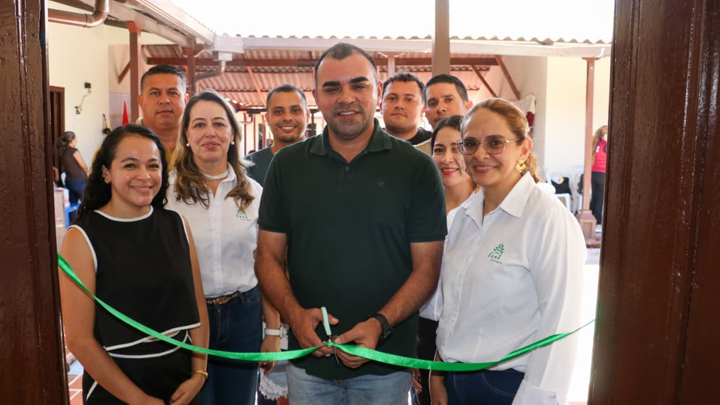 Equipo CENS y Uber Conde, Alcalde de Teorama
