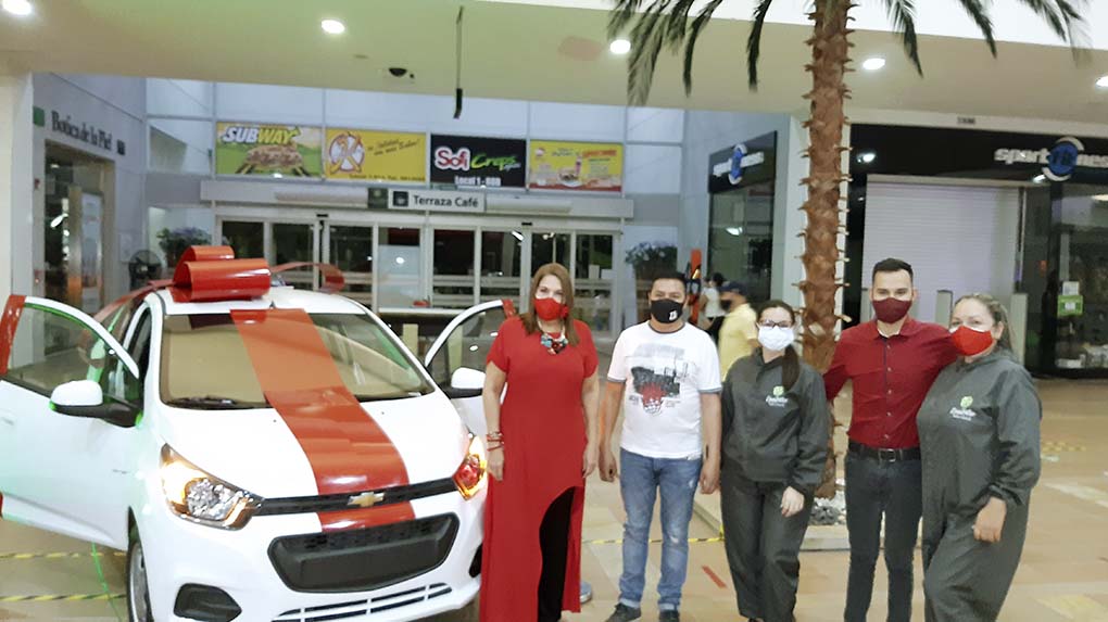 Entrega de vehículo Beat 0km al feliz ganador