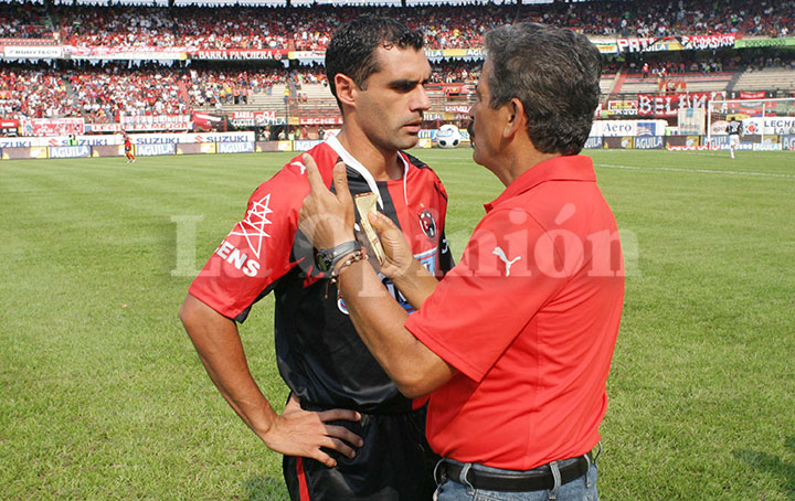 Charles Castro y Jorge Luis Pinto. 