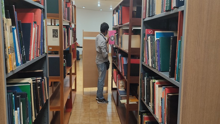 ¡Vamos a leer! Hay dos millones de libros disponibles./Foto: La Opinión