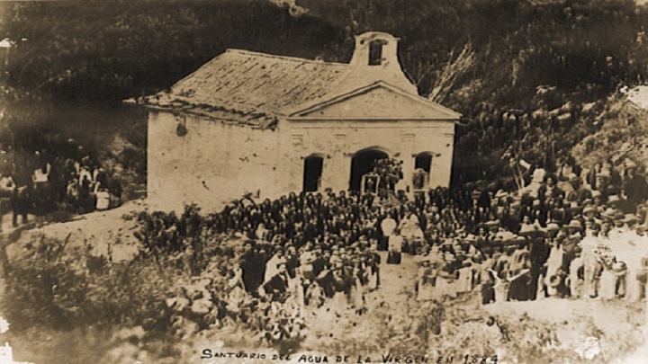  En el santuario del agua de la virgen se venera con inmenso fervor religioso la imagen de la virgen morena.  