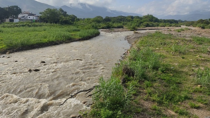 Expertos alertan que hay tramos del río Táchira en donde ya no existe fauna acuática. Foto: Jonathan Maldonado, diario La Nación.