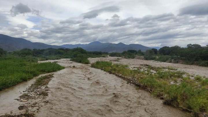 La deforestación provoca violentas crecidas del caudal del río Táchira. Foto: Jonathan Maldonado, diario La Nación.