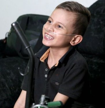 Lucas Francesco tiene 7 años.