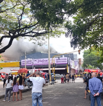 Incendio en Cúcuta. Foto: Leonardo Favio Oliveros / La Opinión