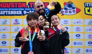 Antonella Rodríguez (derecha) en dupla con Laura Muñoz se alzaron con el bronce.