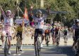 El mexicano Isaac Del Toro (izq) se impuso este domingo en la la segunda etapa del Tour de Francia.