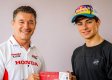 David Alonso, junto, con el director deportivo Pro Honda LCR Lucio Cecchinello.