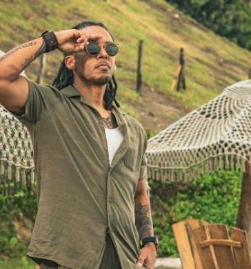 Dragón vuelve a volar en solitario con una canción para agradecer la vida.