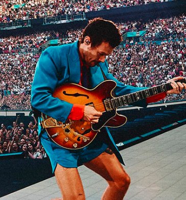 ¿Qué le pasó a Harry Styles? se desplomó en pleno concierto y preocupó a fans